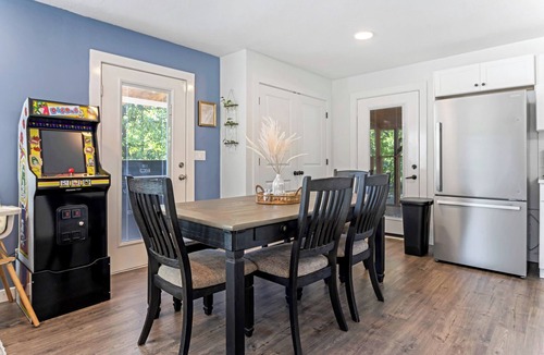 Boiling Springs House | Work & Play Retreat Sleeps 7 - BBQ, Arcade & Fresh Eggs