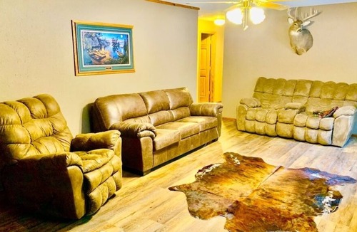 Lansing Cabin | XL Cabin with Pool & Hot Tub Jacuzzi