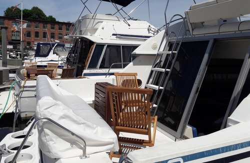 Fox Point Boat Rental | Yacht rental Downtown Providence