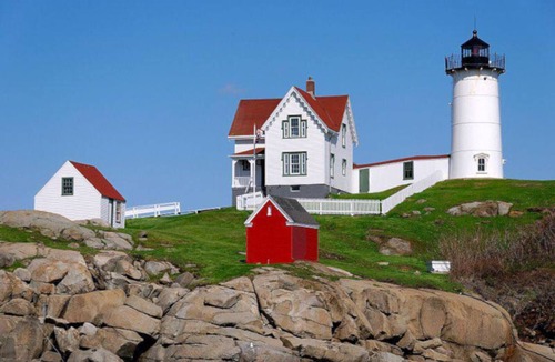 York Beach House | Year round beach house 5 minute walk to beach with all the comforts of home.