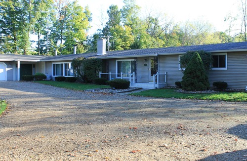 Mosherville House | Year Round Playground with INDOOR Pool and Hot Tub