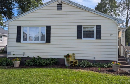 Hartford House | Your Hartford Home Base – Flexible 3BR+Office Near Hospitals