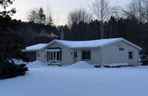 Wauksaukee House | Zen Cottage in the Woodlands