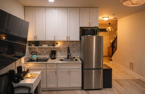 Northeast House | zy Boho Suite in Takoma, Private Entry, Parking
