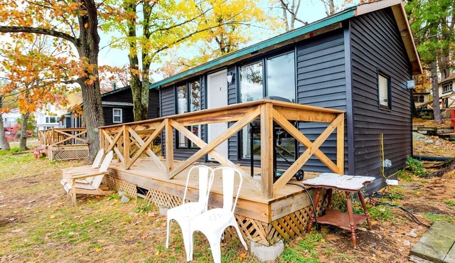 1 Bedroom Cottage IX: PL in Gravenhurst
