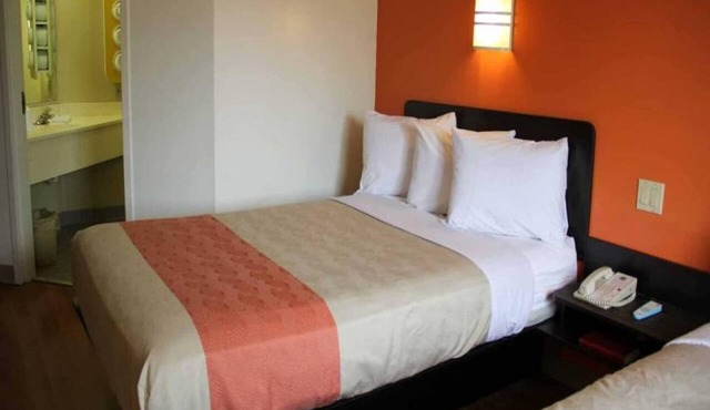 1 Queen Bed | Non-Smoking