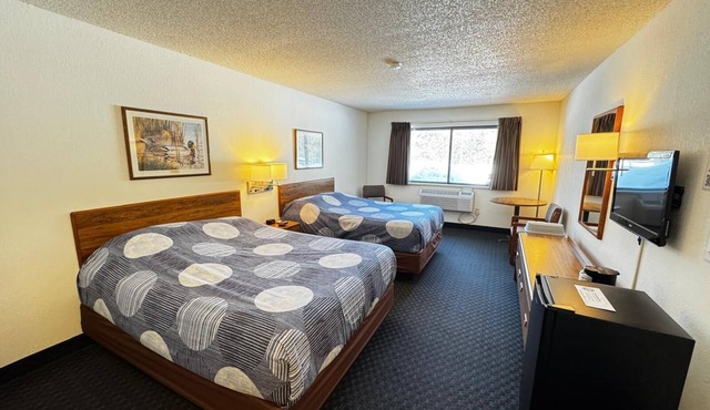 107 Two Queen Room with Woodland View
