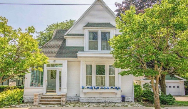 1914 Hill House: Historic charm meets modern comfort in the heart of Green Lake!