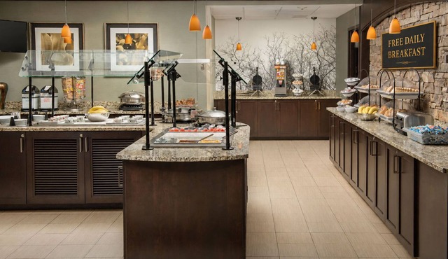 1BR King Suite w/Kitchen | Pool + Hot Breakfast