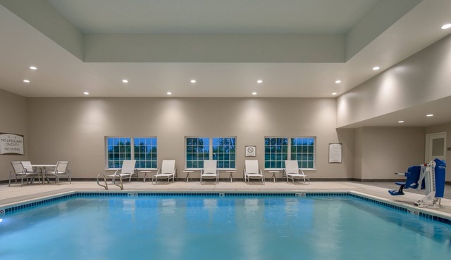 1BR Queen Suite w/Kitchen | Breakfast + Pool