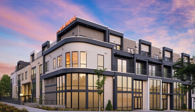 1BR Suite w/Full Kitchen + Rooftop Terrace | Heart of 12 South | The Gilmore