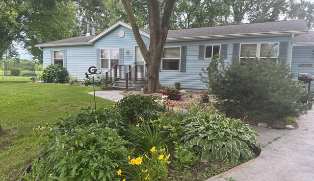 2-bedroom house in Oshkosh minutes from EAA.