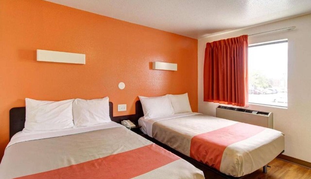 2 Full Beds|Smoking,Micfridge