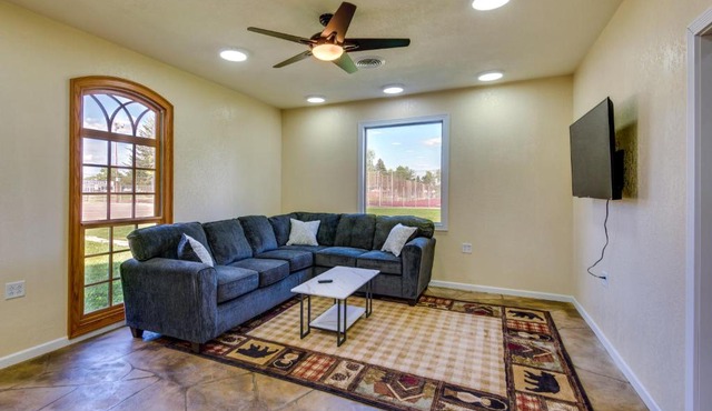 2 Mi to Main St: Newton Guest House
