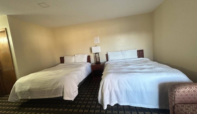2 Peaceful & Clean Rooms Located Near Main Attractions in Broken Bow’s Center