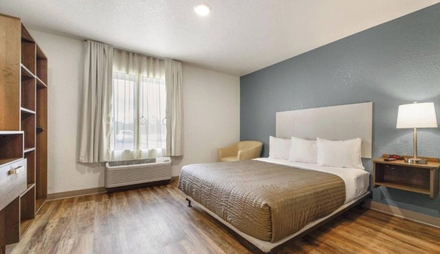 2 Spacious Studios Near Newnan Attractions