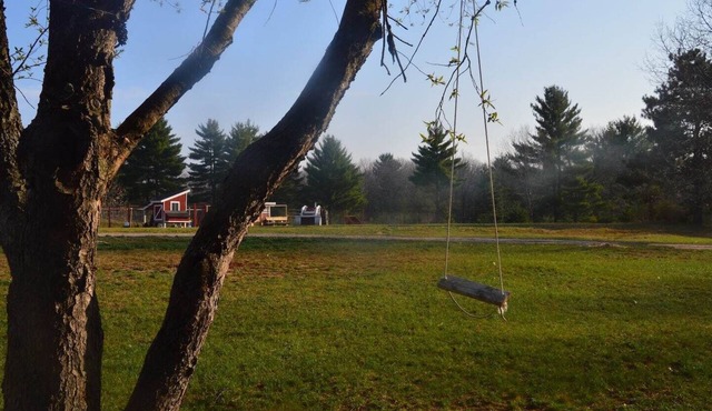 20 Acre Farm - Goats, Fresh Eggs & Free Movies