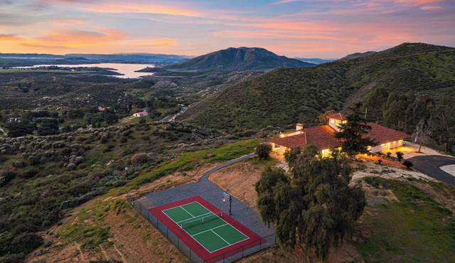 20 Acre Panoramic View Estate | Hot Tub, Pickleball & Game Room