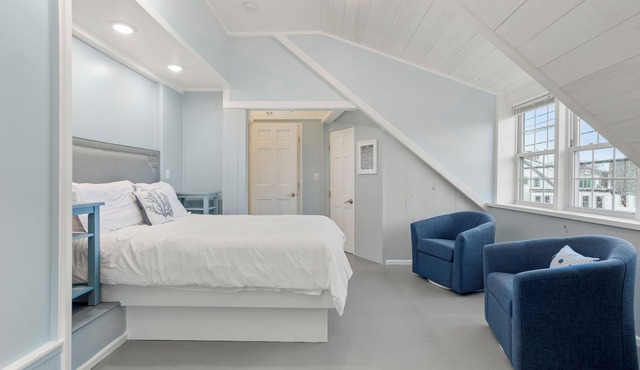 2BR/2BA Harborside Home · Fenced Backyard · Ocean View ·Walk to Rocky Neck+Beach