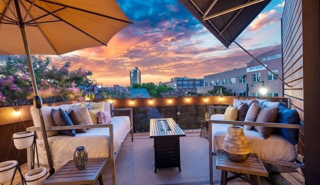 2BR Designer Condo East Downtown Austin