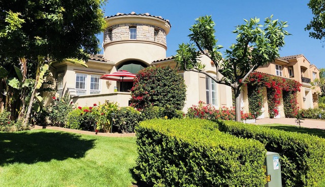 3.5K SQFT Luxury Castle in 12K SQFT Beautiful Garden & Yard/30 min to Disneyland