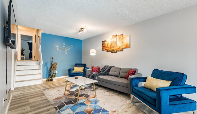 ✅3 Bdrm private home. King & 3 double beds. in Brampton