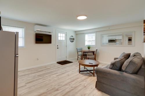 3 Mi to Onset Beach: Sleek Apartment in Wareham
