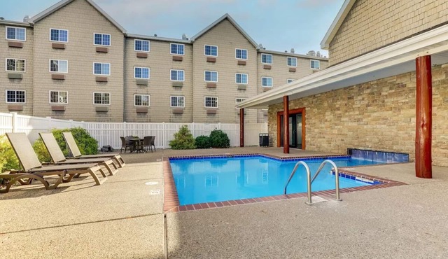 3 Suites | Johnston Retreat w/Pool and Gym Access | 7 mi to Clive Aquatic Cente
