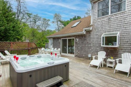 3000 Sq Ft Home with Hot Tub