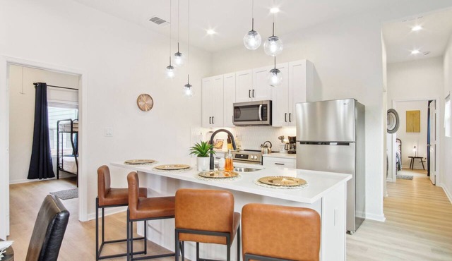 3BR/2BA Breathtaking Views Near Exciting Downtown!