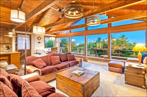 3BR Coastal Home Near Beach Dogs OK Deck