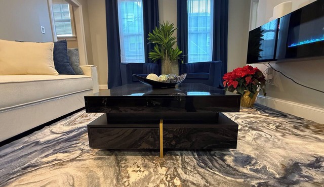 3BR Executive Suite: Extended,Relocation & Renovation Stays Pet-Friendly
