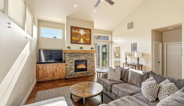 3BR Resort Home at Eagle Crest - Bikes for All Ages, Golf, Sleeps 8