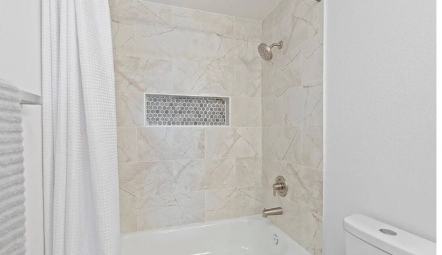 4 BD, Pet Friendly - Modern chic beautiful, fenced yard