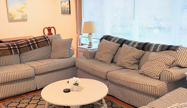 4 Bedroom/3 Bathroom with parking minutes from downtown Annapolis