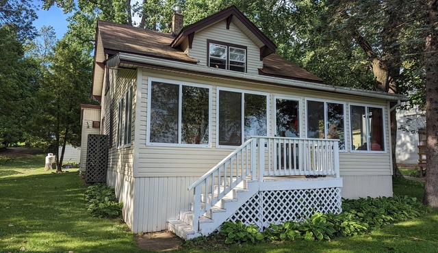 4 bedroom lakefront cottage