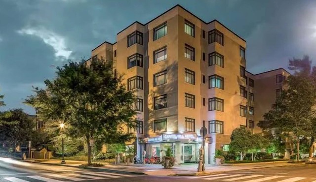 4 Family-Friendly Suites w/Kitchenettes | Near Landmarks & Dining Spots