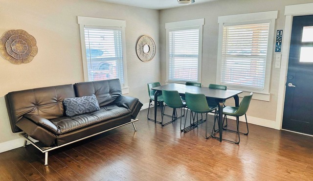 4Bedroom/6 min to Uni/Sleeps12