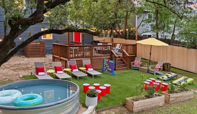 5 Min to July 4th Fireworks Private Backyard + Cowboy Pool 5 Bedrooms