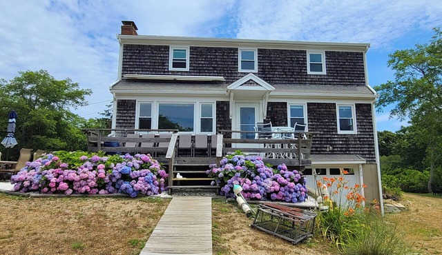 5BD Beach House-Across from Campground Beach, Bay Views, Central A/C & Deck