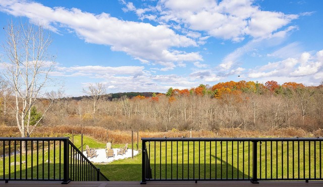 8 Acre Estate w Hot Tub, Deck, Fire Pit & Views!