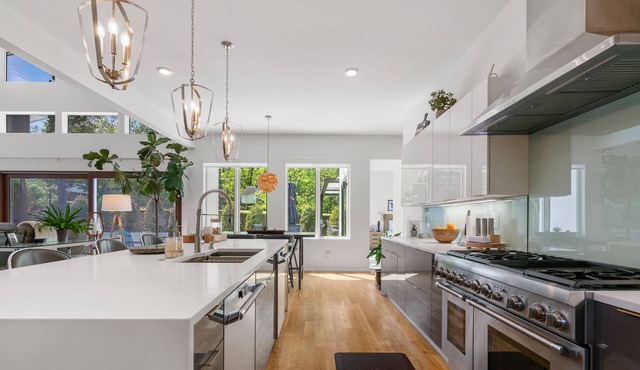 Above Nashville Contemporary I Pool&Spa | ModernI Pet FriendlyI Luxe Services