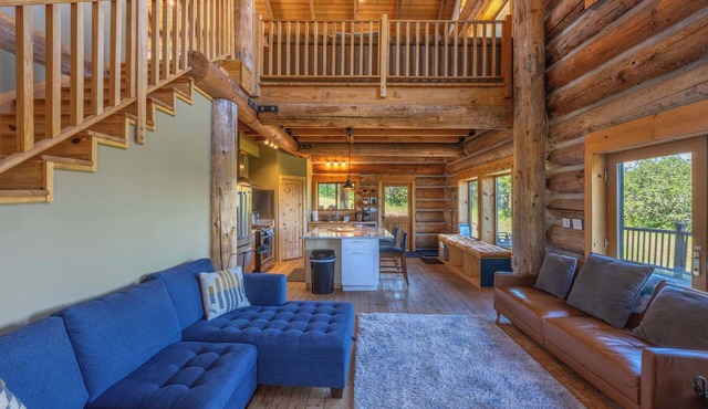 Adams Rest - Hot Tub! Mosier Log Cabin, Mt Adams View, Great Peaceful location!