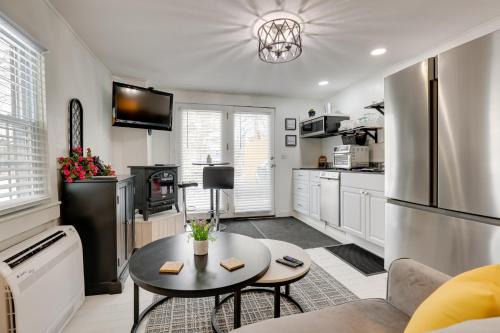 Adorable Walkable Paradise w/Deck & Pool!