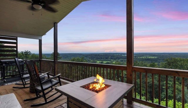 All-Inclusive 4BR | Mountain Views | Hot Tub