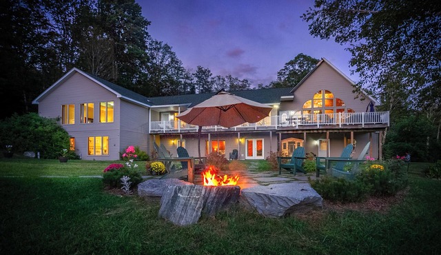 Angel Bear Chalet- Private Lake/Beach/Sauna/Hot Tub/Gym/Firepit/Float Trampoline
