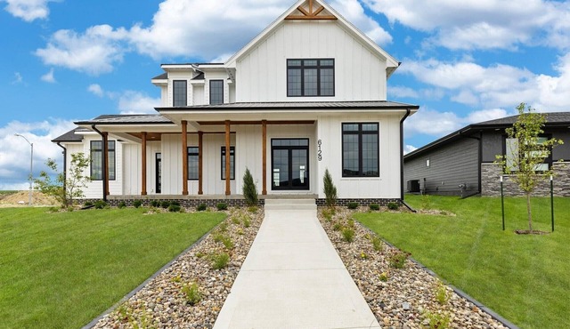 Ankeny Luxe Stay