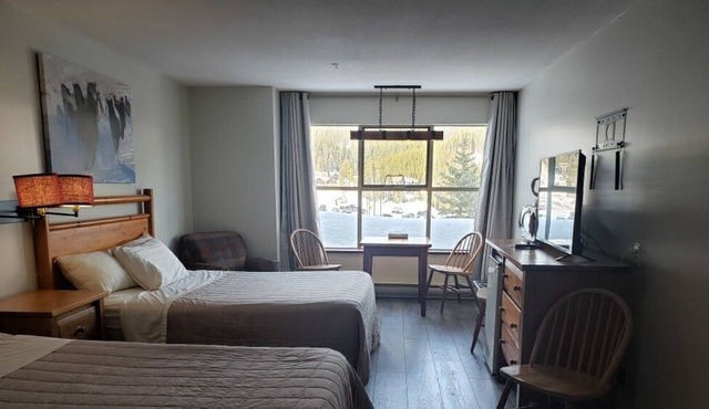 Apex Mountain Inn 1 Bdrm Suite 205-206 1 Bedroom Condo by Redawning in Penticton