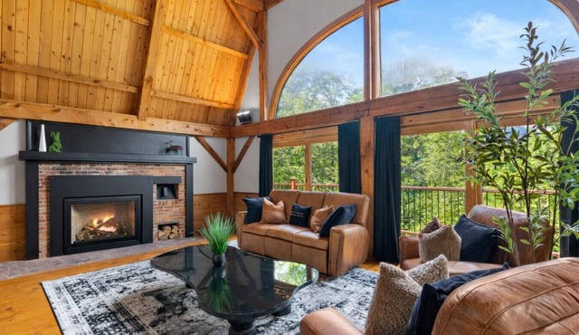 Artisan Timber Retreat w/Unique Touches|Hot tub