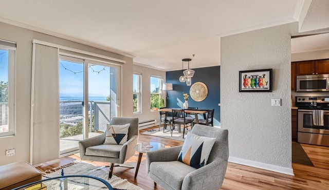 Bay and Mountain Views with Pool and A/C!